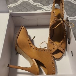 Nine West Hotstuff lace up size 8.5
